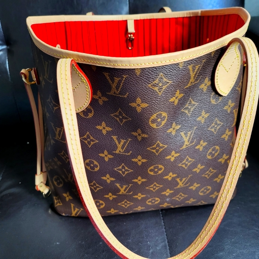 Never full MM Lois Vuitton bag.
